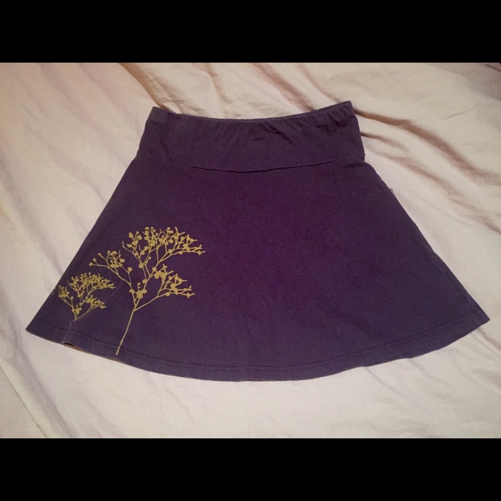 Knee-length purple circle skirt w/gold tree detail